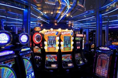 Live Koprok table at bos50000 with three dice, betting positions, and live dealer interface